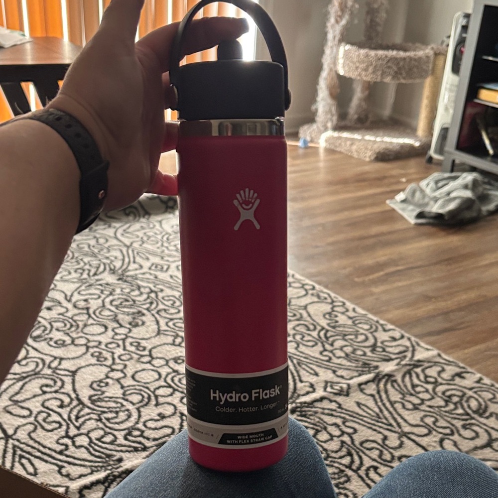 24 oz Hydro Flask Zinnia Insulated Bottle wide flex straw cap